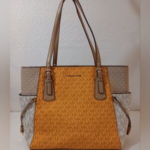 Michael Kors Voyager East/West Tote Color block Tote Bag